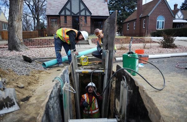  TRAFFIC CONTROL ON RAVENSWOOD AVE